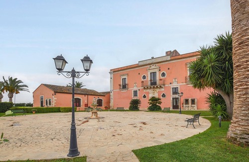 Maeggio Apartment | Lovely apartment in Siracusa with WiFi