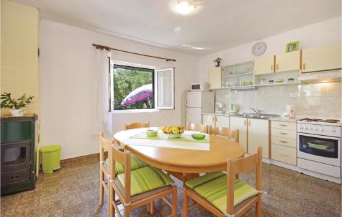 Sucuraj Apartment | Lovely Apartment In Sucuraj With Wifi