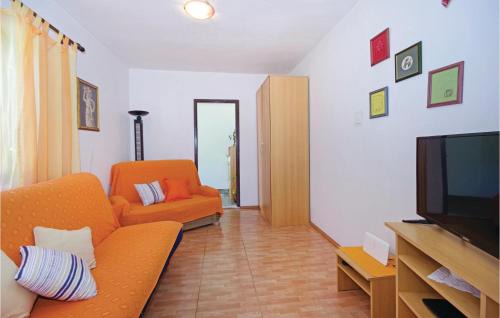 Sucuraj Apartment | Lovely Apartment In Sucuraj With Wifi