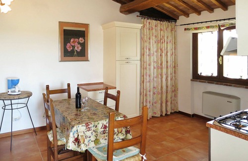 Scansano Villa | Lovely apartment in villa with pool, A/C, WIFI, TV, terrace, pets allowed and parking