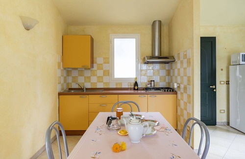 Costa dʼOneglia Villa | Lovely apartment in villa for 4 people with A/C, WIFI, patio and pets allowed