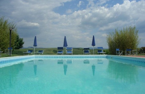 Peccioli Villa | Lovely apartment in villa for 3 people with pool, WIFI, panoramic view and parking