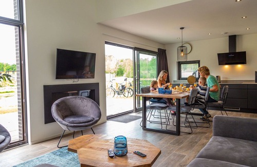 Belfeld House | Lovely apartment in villa for 6 guests with pool, WIFI, TV, terrace and parking