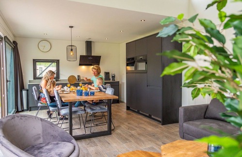Belfeld House | Lovely apartment in villa for 6 guests with pool, WIFI, TV, terrace and parking
