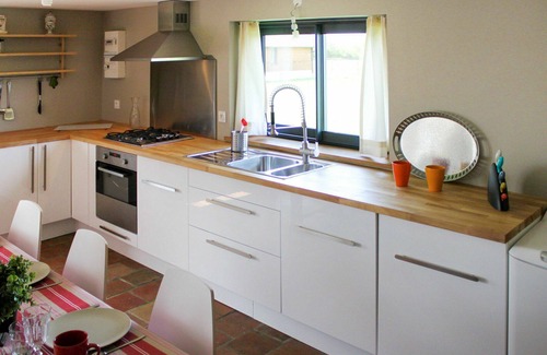 Victot - Pontfol House | Lovely apartment in villa for 6 guests with pool, WIFI, TV, patio and pets allowed