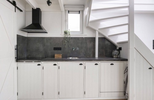 Woudsend House | Lovely apartment in villa for 4 guests with WIFI, patio and parking