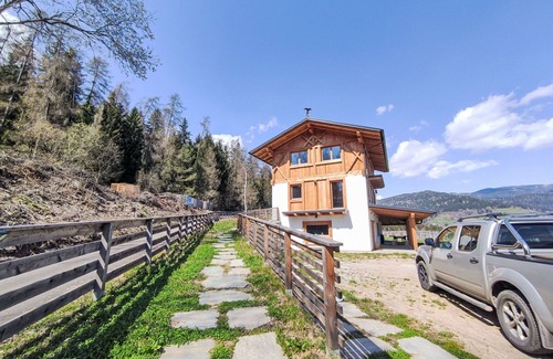 Livo Villa | Lovely apartment in villa for 12 people with WIFI, TV and patio