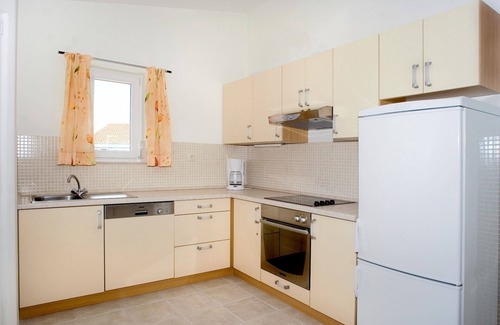 Srima Apartment | Lovely apartment in Vodice/Srima w/sea view - 80 m from the beach air-con, wifi