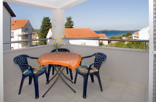 Srima Apartment | Lovely apartment in Vodice/Srima w/sea view - 80 m from the beach air-con, wifi