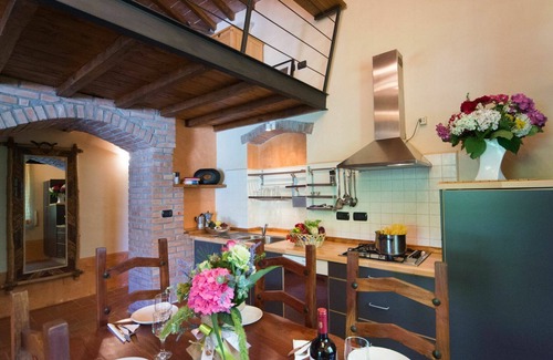 Montefiascone Villa | Lovely apartment in villa for 8 guests with WIFI, pool, TV, patio, pets allowed and panoramic view