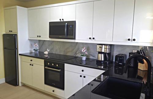 Downtown Nassau Apartment | Lovely Apartment Near Beach, Downtown, 24h Security, Pool