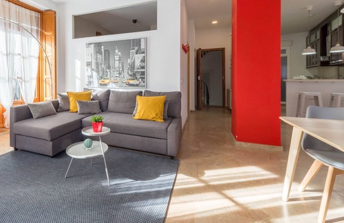 Barrio del Carmen Apartment | LOVELY APARTMENT SERRANOS TOWERS