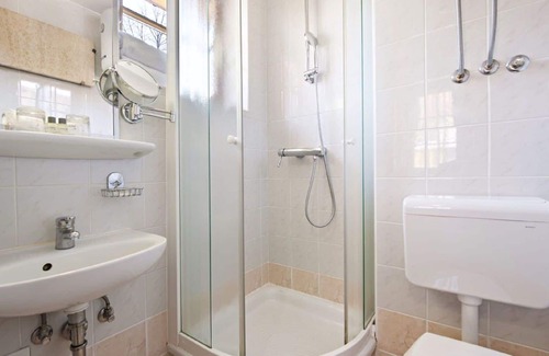Moravske Toplice Apartment | Lovely apartment for 3 guests with WIFI, A/C, pool, TV, terrace and parking