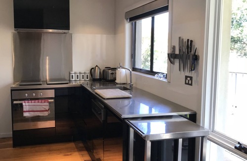 Yarraville Apartment | Lovely apartment with huge sunny garden in the heart of Yarraville Village.