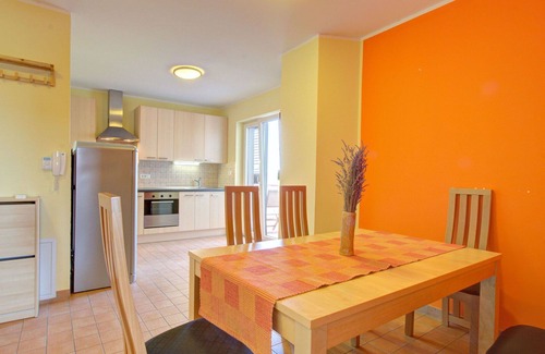 Truske Apartment | Lovely apartment with A/C, WIFI, pool, balcony, pets allowed, panoramic view and parking
