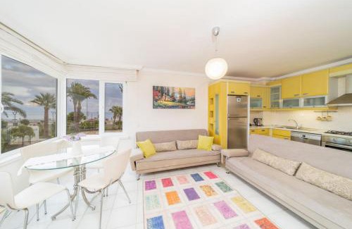 Liman Mahallesi Apartment | Lovely Apartment with Shared Pool in Konyaalti