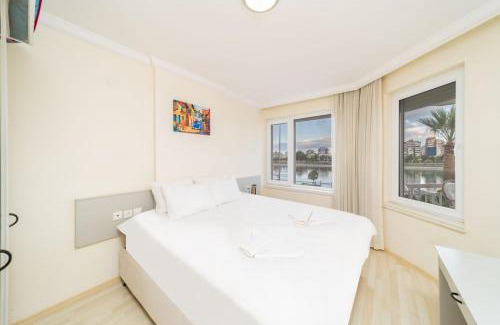 Liman Mahallesi Apartment | Lovely Apartment with Shared Pool in Konyaalti