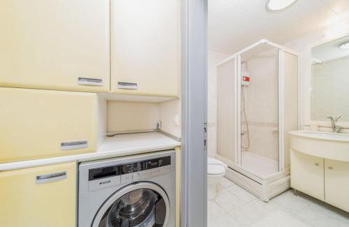 Liman Mahallesi Apartment | Lovely Apartment with Shared Pool in Konyaalti