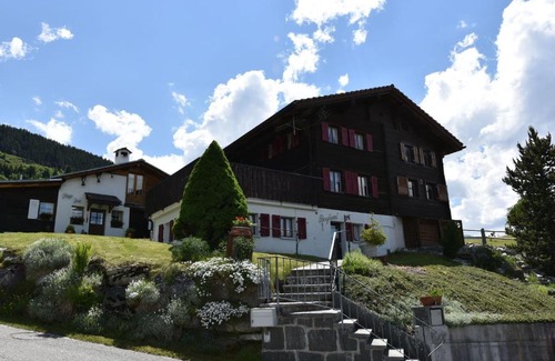 Tavanasa Apartment | Lovely Apartment with Terrace Balcony Heating Parking