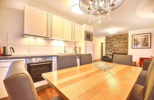 Kaprun Apartment | Lovely apartment with wraparound balcony in perfect location