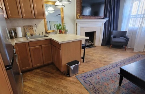 Ukrainian Village Apartment | Lovely Apt with Queen Beds, Fireplace, Close to Subway, Sleeps 4