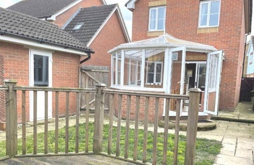 Willesborough House | Lovely Ashford 3 bed Home with Parking, WiFi, Garden