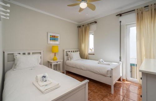 Burgau Apartment | Lovely beach apartment, sea views, rooftop terrace #1974