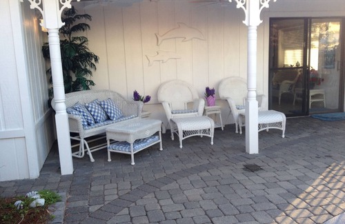 Silver Sands Beach Cottage | Lovely Beach Cottage w/Private Fountain Pool
