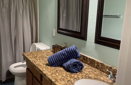 Laveen Village Bed & Breakfast | Lovely bedroom beautifully decorated with a smart tv .