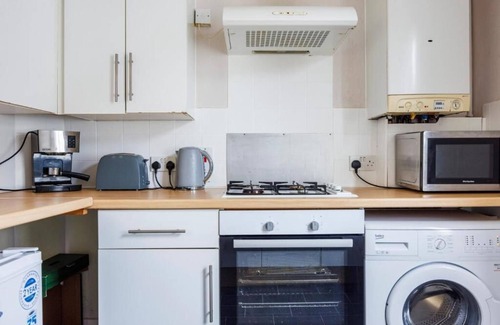 Southend-on-Sea Apartment | Lovely & Bright 2BR City Centre Nr High St by Everhome Ltd