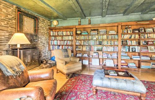 Brookfield House | Lovely Brookfield Home with Private Deck and Views