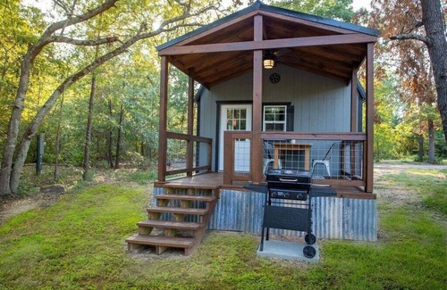 Wood County Cabin | Lovely cabin located on the edge of a stocked pond