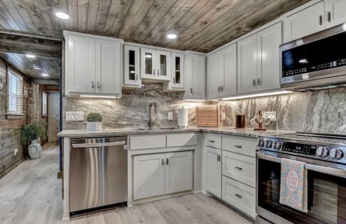 Gainesville Cabin | Lovely cabin near Winery and casinos. Max comfort!
