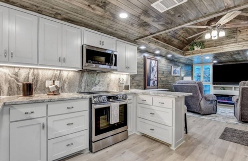 Gainesville Cabin | Lovely cabin near Winery and casinos. Max comfort!