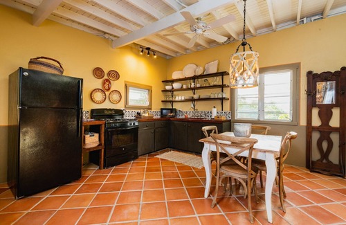 Puerto Real House | Lovely Casita Granada in exclusive, breezy Pilon
