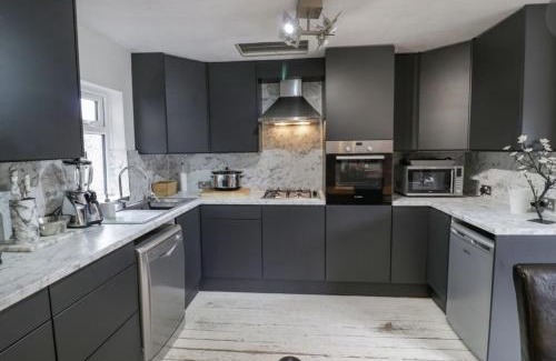 Lower Wick House | Lovely Comfortable 3 Bed Home, Worcester