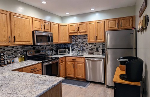 Lincoln Condo | Lovely Condo w/Mtn View- 3 mins to Loon! Pools, Hot Tubs, Game Room!