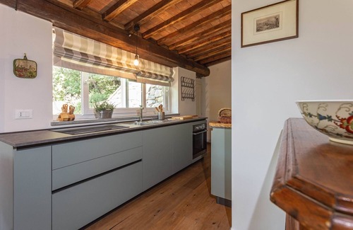 Pomaia House | Lovely cottage, quiet located, shared hot tub, village walking distance