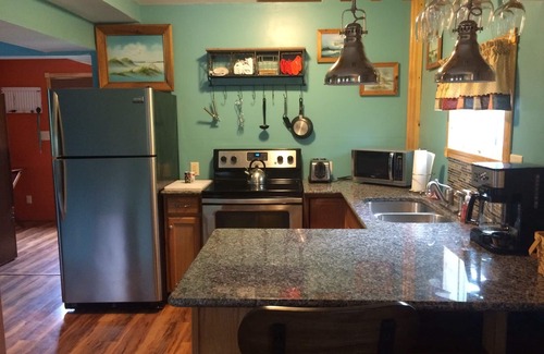 Homer Cottage | Lovely Cottage with Lakeside Patio & Dock