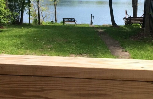 Homer Cottage | Lovely Cottage with Lakeside Patio & Dock