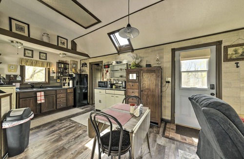 St. Charles Apartment | Lovely Couples Escape on Mississippi River!