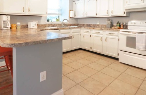 Central West End Condo | Lovely CWE 2BR | Private Parking /ABODEbucks