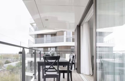 Leyton Apartment | Lovely En-suite Flat With Balcony and Parking