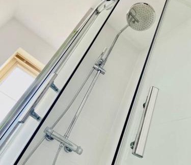 Liversedge House | Lovely family house, great links M62, edge of Leeds