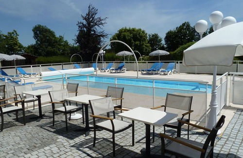 Saint-Jouan-des-Guerets Apartment | Lovely apartment for 5 people with WIFI, pool, TV and terrace