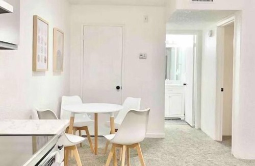 Las Vegas Condo | Lovely Furnished Condo w/Parking $1900/month