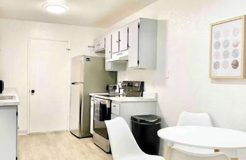 Las Vegas Condo | Lovely Furnished Condo w/Parking $1900/month