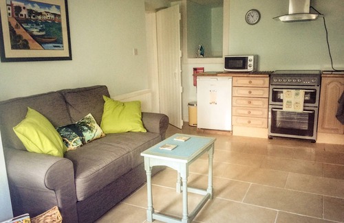 Grange-over-Sands Apartment | Lovely Garden Apartment with bay views and easy access to South Lakeland