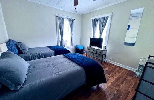 Old Irving Park House | Lovely Hidden Gem Near Downtown & Hospital