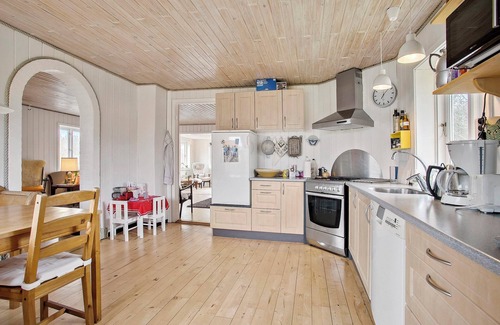 Frostrup House | Lovely holiday home with 2 bathrooms, close to the North Sea.